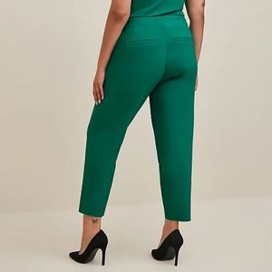 Torrid Studio Kelly Green Relaxed Pull On Trouser! 💚